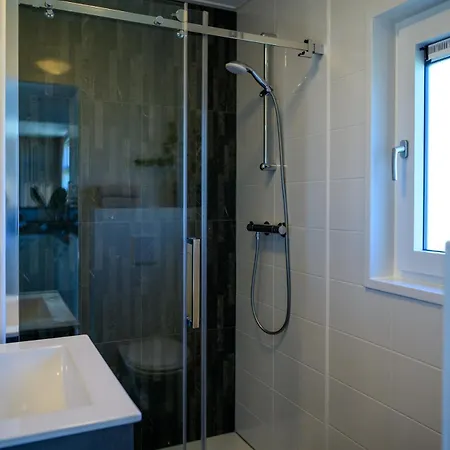 Modernes New Port 067 Mitten Im Gruenen Mit Eigener Terrasse Am Wasser Nr 67 Appartement *