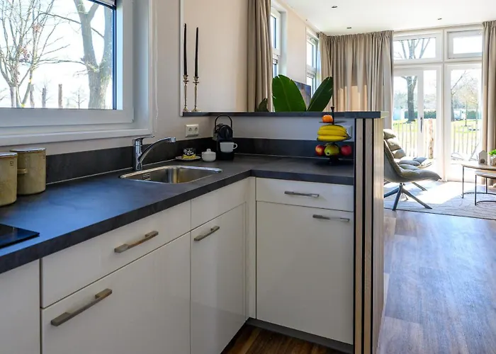 Modernes New Port 067 Mitten Im Gruenen Mit Eigener Terrasse Am Wasser Nr 67