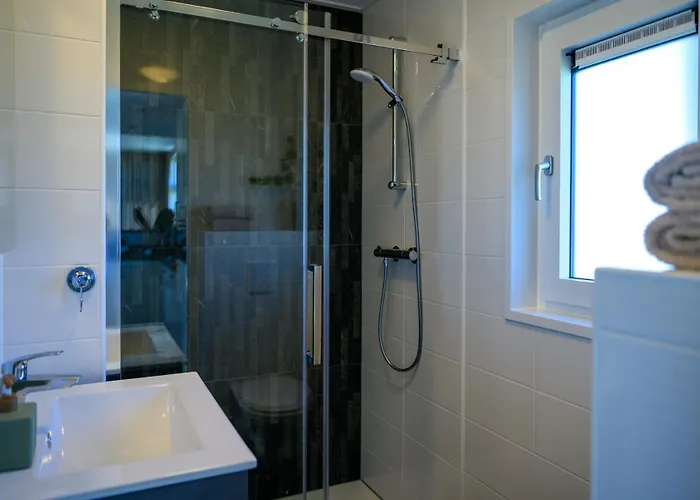 Modernes New Port 067 Mitten Im Gruenen Mit Eigener Terrasse Am Wasser Nr 67 Appartement *