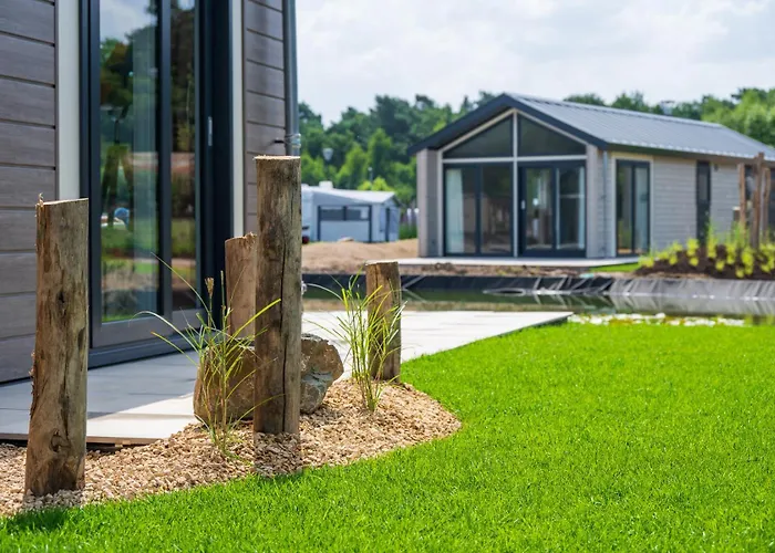 Modernes New Port 067 Mitten Im Gruenen Mit Eigener Terrasse Am Wasser Nr 67 Appartement *