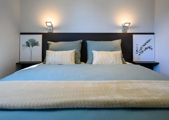 Modernes New Port 067 Mitten Im Gruenen Mit Eigener Terrasse Am Wasser Nr 67 *